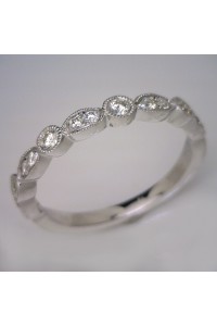18kt White Gold Vintage Style Diamond Wedding Ring